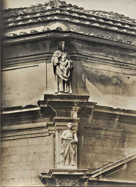 Istituto Centrale per il Catalogo e la Documentazione: Fototeca Nazionale — Duknovich Giovanni - sec. XV - Vicovaro, Tempietto di S. Giacomo Maggiore, portale, Apostoli — particolare